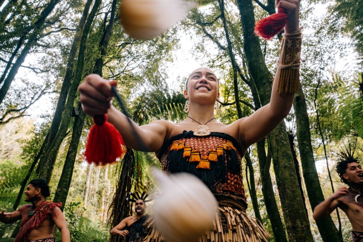 PERFORMING POI DANCE